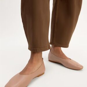 Everlane day glove in Nude